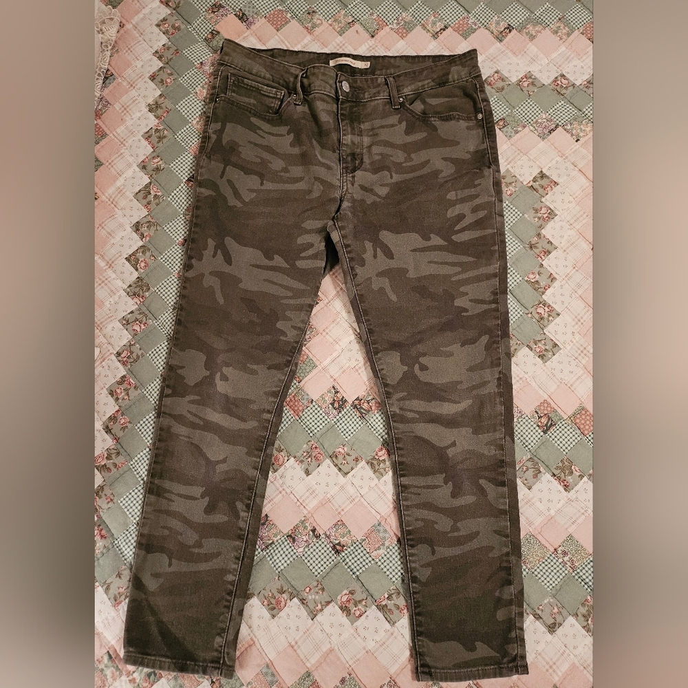 Levi's Women's Skinny Camo Jeans in Olive Green